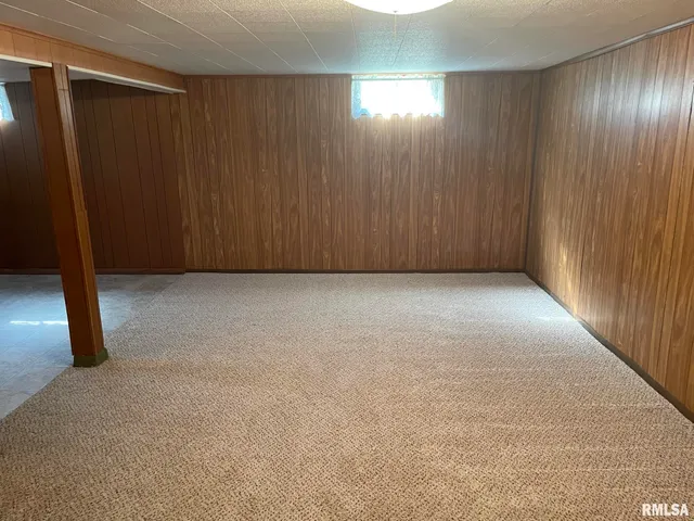 $2,100 | 4625 Candlelight Drive, Davenport, IA 52806