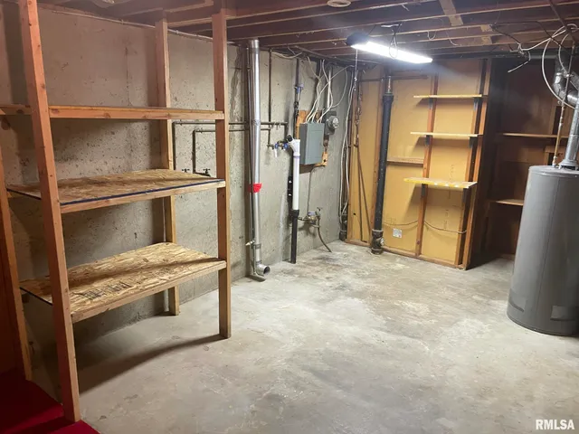 $2,100 | 4625 Candlelight Drive, Davenport, IA 52806