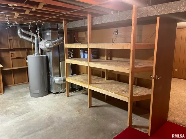 $2,100 | 4625 Candlelight Drive, Davenport, IA 52806