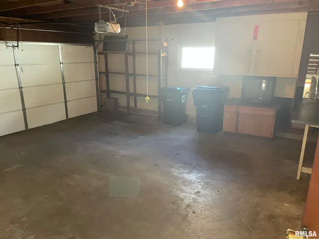 $2,100 | 4625 Candlelight Drive, Davenport, IA 52806