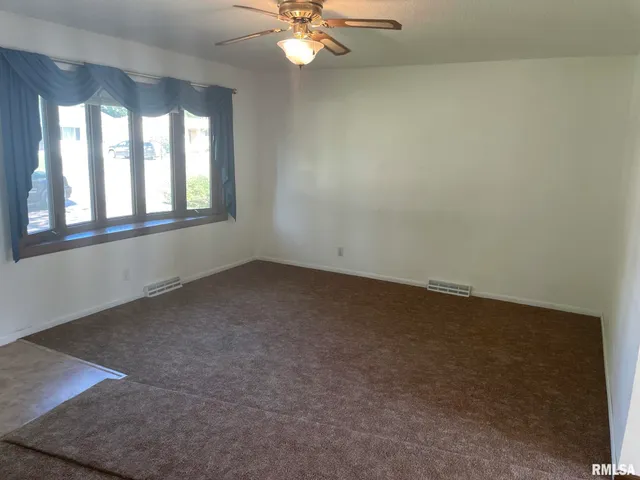 $2,100 | 4625 Candlelight Drive, Davenport, IA 52806