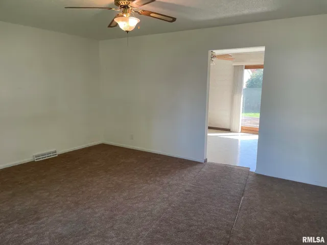 $2,100 | 4625 Candlelight Drive, Davenport, IA 52806