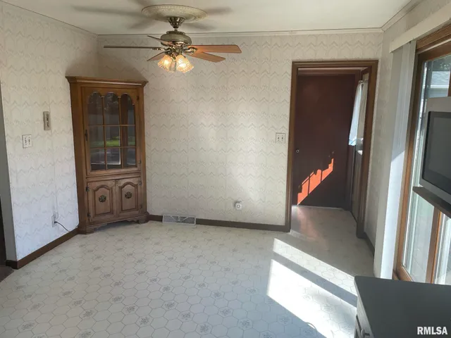 $2,100 | 4625 Candlelight Drive, Davenport, IA 52806