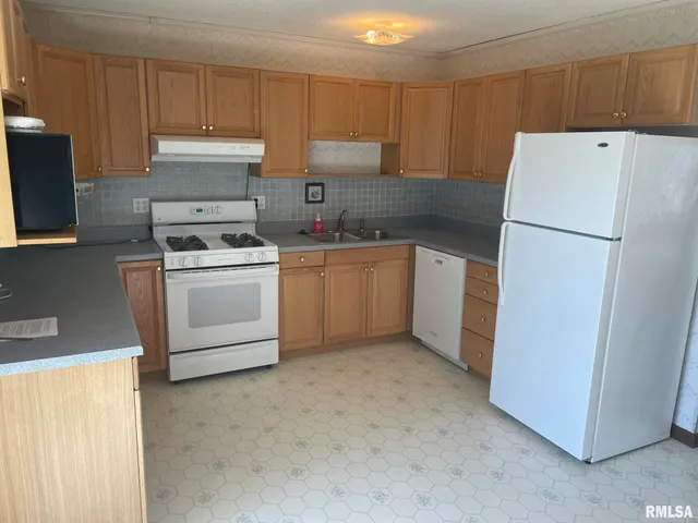 $2,100 | 4625 Candlelight Drive, Davenport, IA 52806