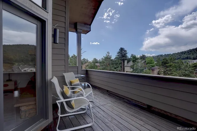 a view of a garden with a tree