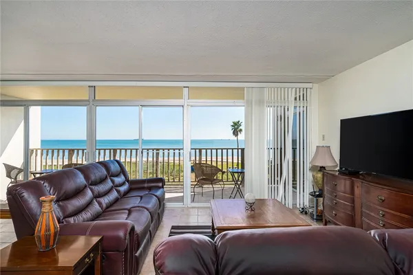 $2,000 | 4242 Gulfbreeze Boulevard, Unit 203, Corpus Christi, TX 78402