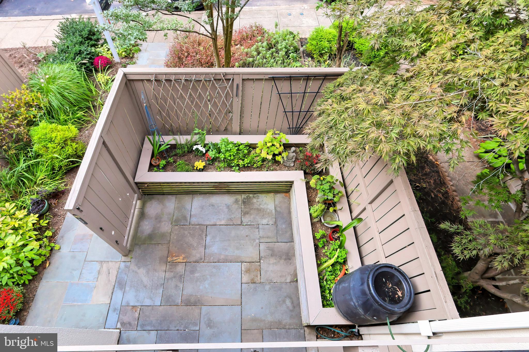 11704 Newbridge Court Reston, VA 20191 - Photo 26 of 64 View of the front patio