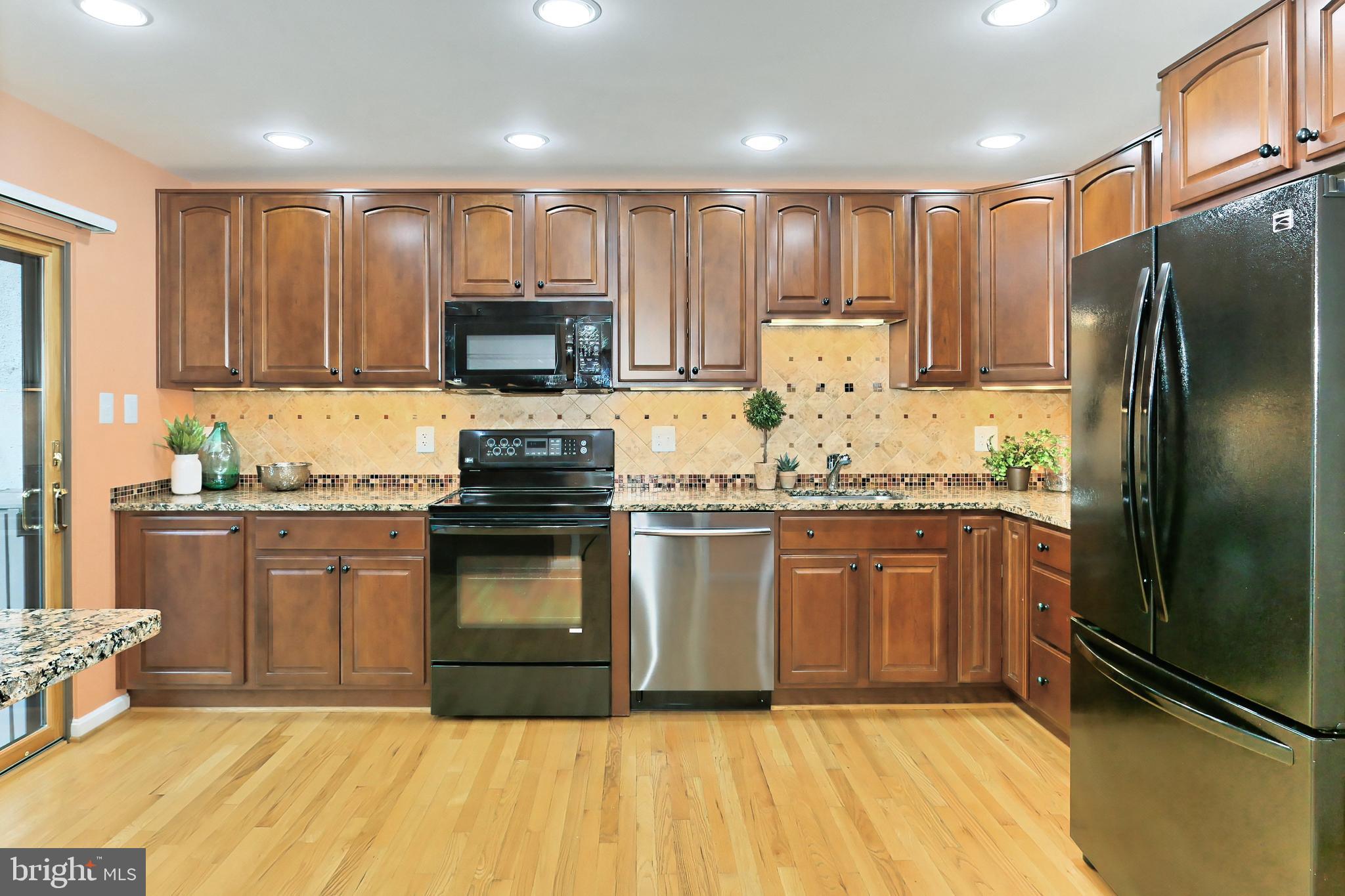 11704 Newbridge Court Reston, VA 20191 - Photo 5 of 64 Kitchen remodel with custom backspash