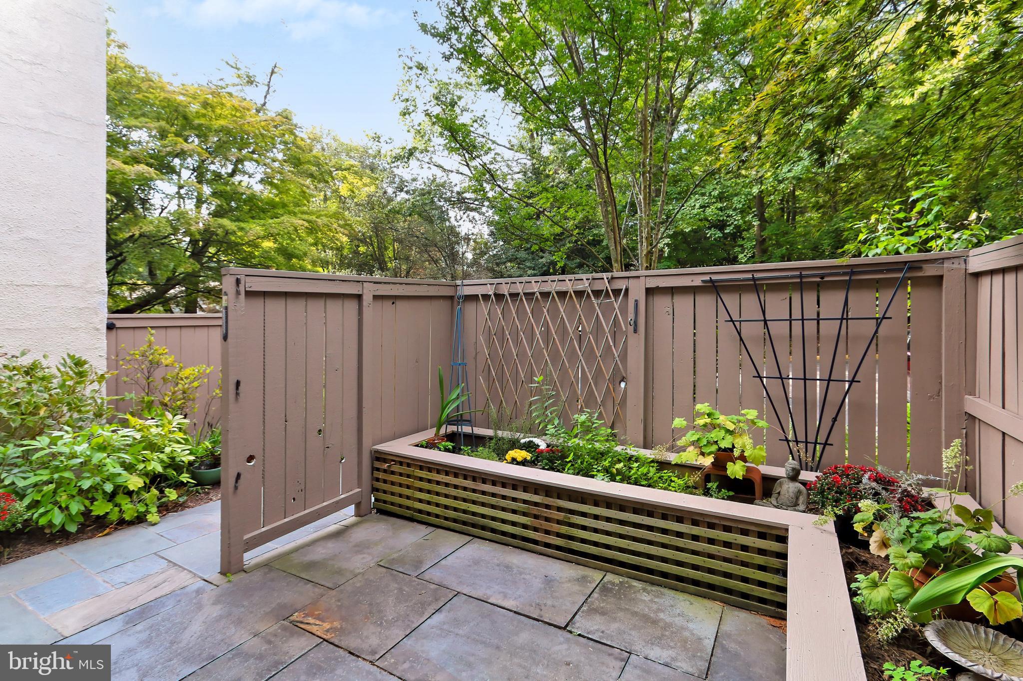 11704 Newbridge Court Reston, VA 20191 - Photo 9 of 64 Private front patio