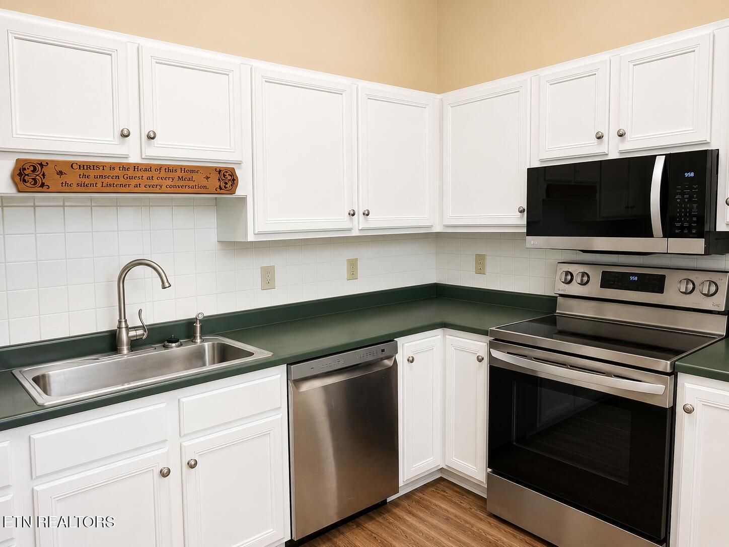 3319 Laurel View Road Knoxville, TN 37917 - Photo 13 of 19 EBD9B447-9FE2-4B8B-A619-85EE885E2FAF