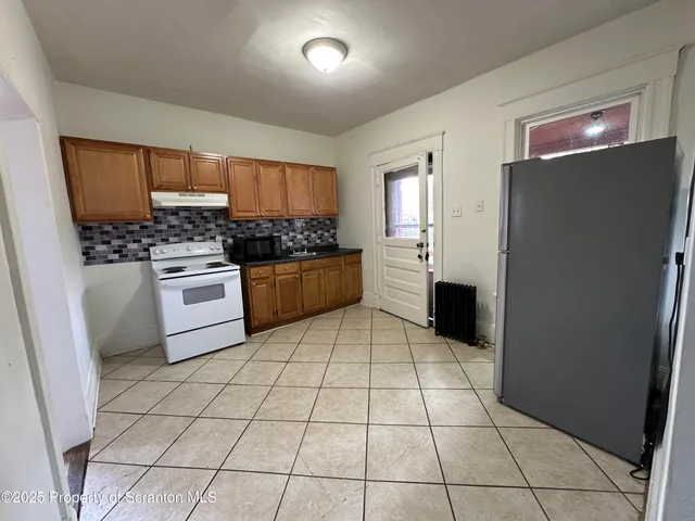 $1,200 | 568 Main Street, Edwardsville, PA 18704