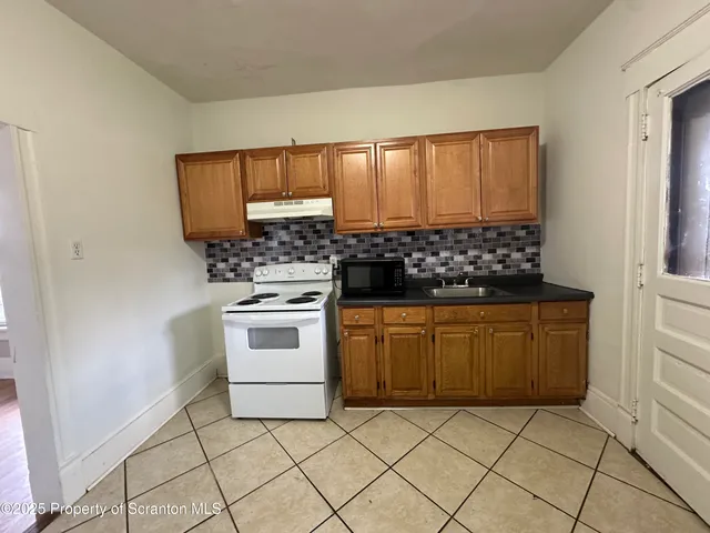 $1,200 | 568 Main Street, Edwardsville, PA 18704