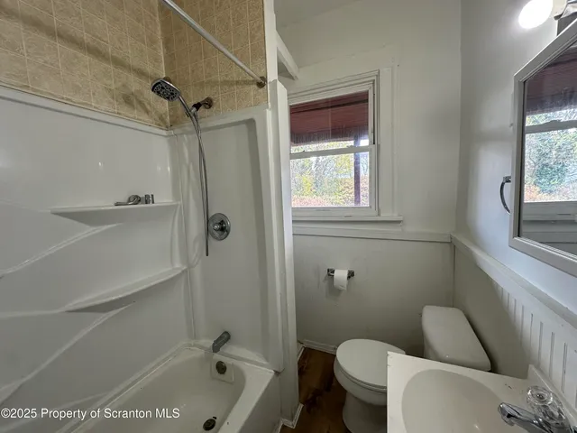 $1,200 | 568 Main Street, Edwardsville, PA 18704