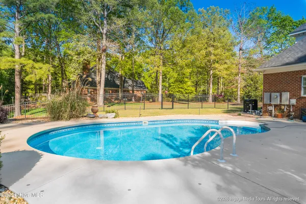 $1,064,000 | 951 White Horse Drive, Greenville, NC 27834