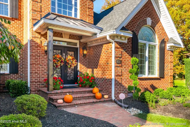 $1,099,000 | 951 White Horse Drive, Greenville, NC 27834