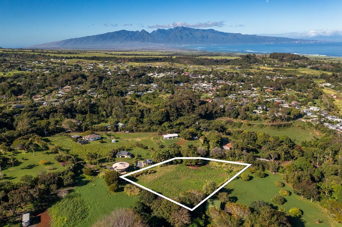 859 Hog Back Road, Unit C Haiku, HI 96708 - Photo 1 of 17 a view of a tennis court