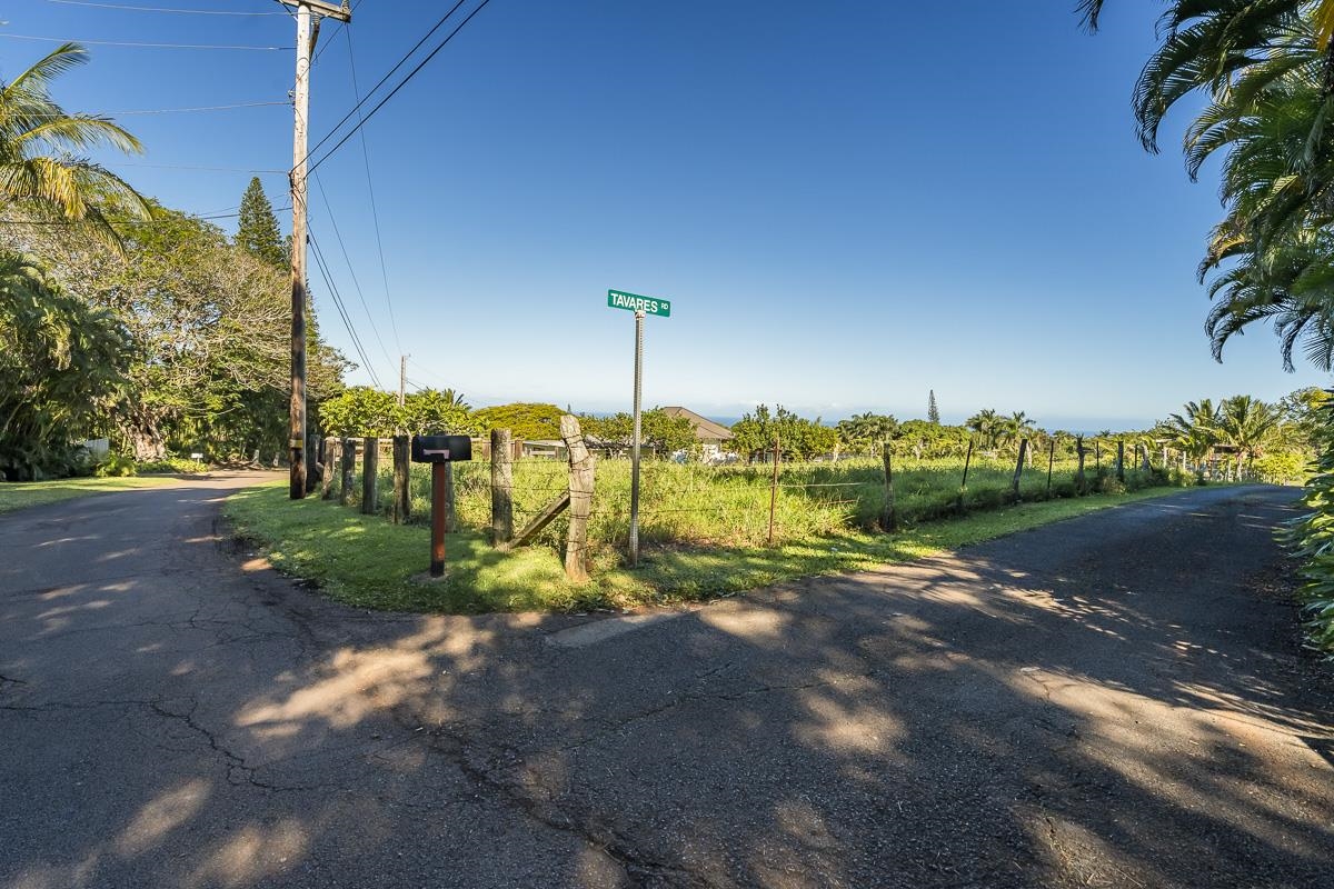 859 Hog Back Road, Unit C Haiku, HI 96708 - Photo 12 of 17 a view of a park