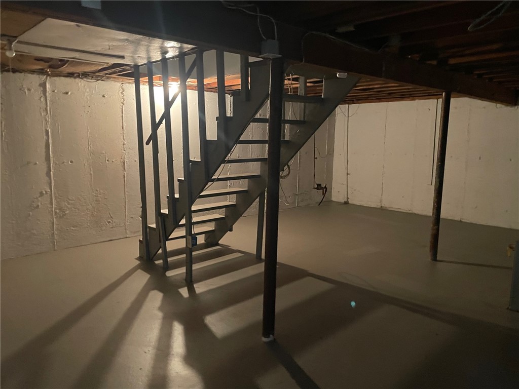 32 Tremont Street Warwick, RI 02889 - Photo 14 of 17