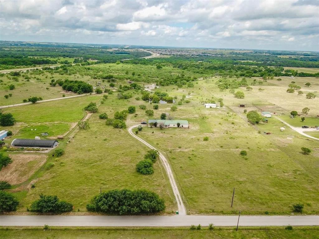 13630 North County Line Road Ponder, TX 76259 - Photo 2 of 20