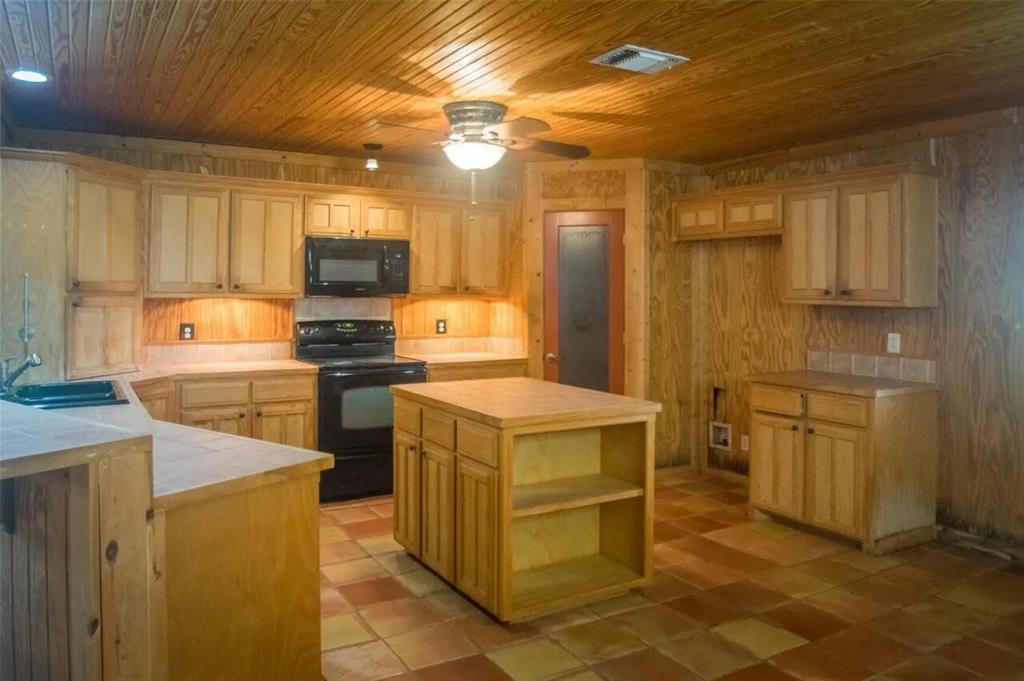 13630 North County Line Road Ponder, TX 76259 - Photo 3 of 20