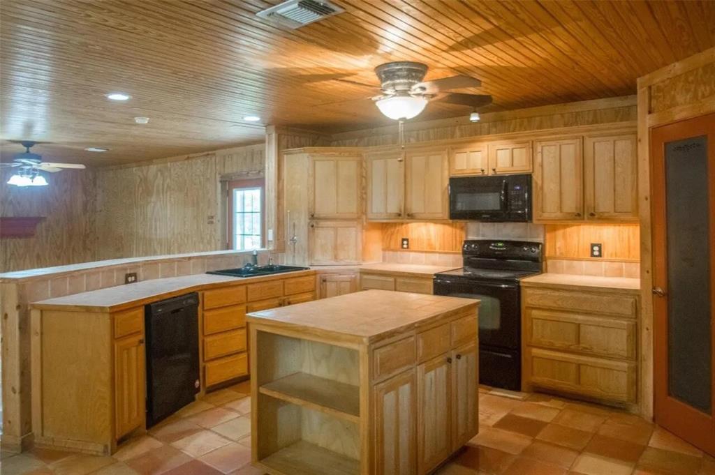 13630 North County Line Road Ponder, TX 76259 - Photo 4 of 20