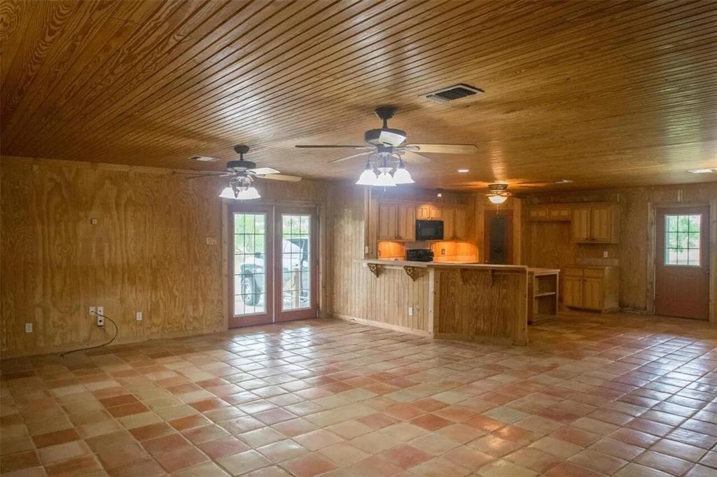 13630 North County Line Road Ponder, TX 76259 - Photo 8 of 20