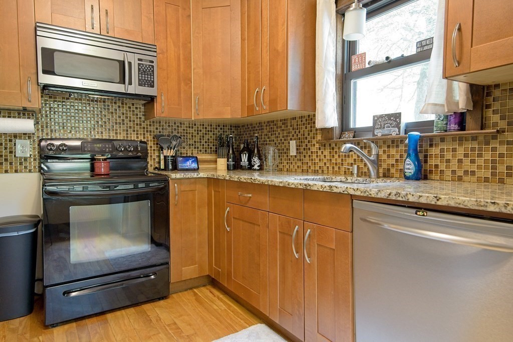 61 Dawson Road Worcester, MA 01602 - Photo 5 of 20 Gallery Image 5