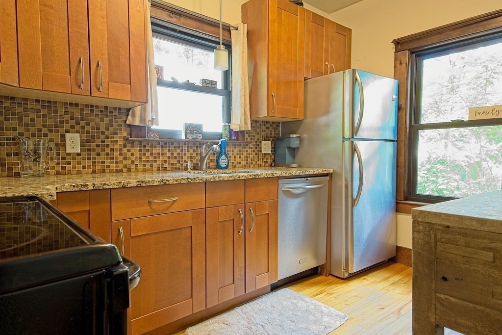61 Dawson Road Worcester, MA 01602 - Photo 6 of 20 Gallery Image 6