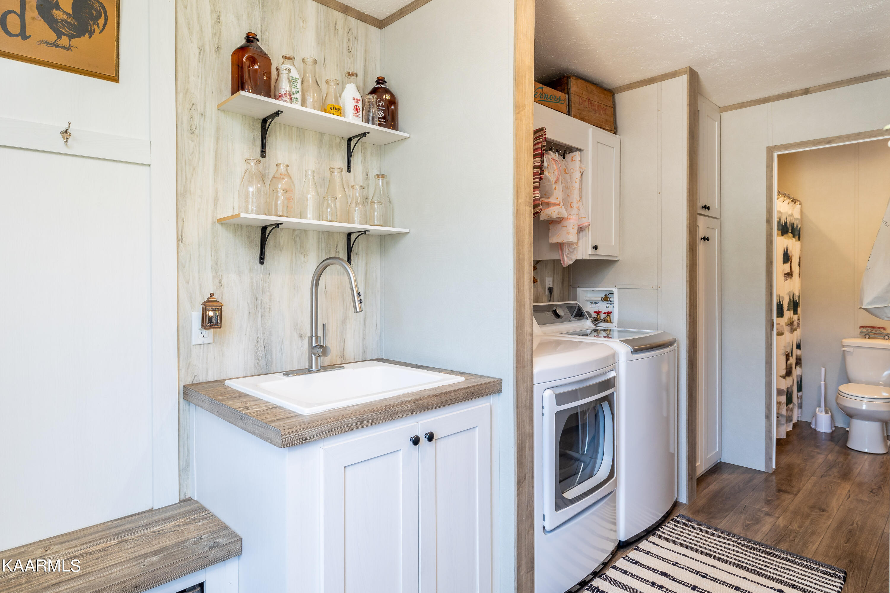 138 Weaver Road Madisonville, TN 37354 - Photo 33 of 56 Mudroom w/ Main Bath access
