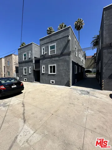 $2,990 | 5528 Franklin Avenue, Los Angeles, CA 90028