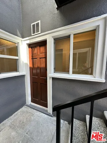 $2,990 | 5528 Franklin Avenue, Los Angeles, CA 90028
