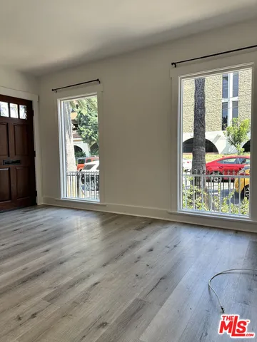 $2,990 | 5528 Franklin Avenue, Los Angeles, CA 90028