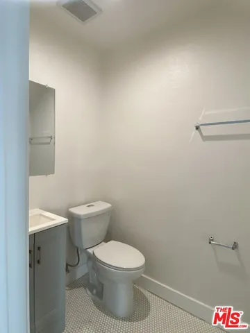 $2,990 | 5528 Franklin Avenue, Los Angeles, CA 90028