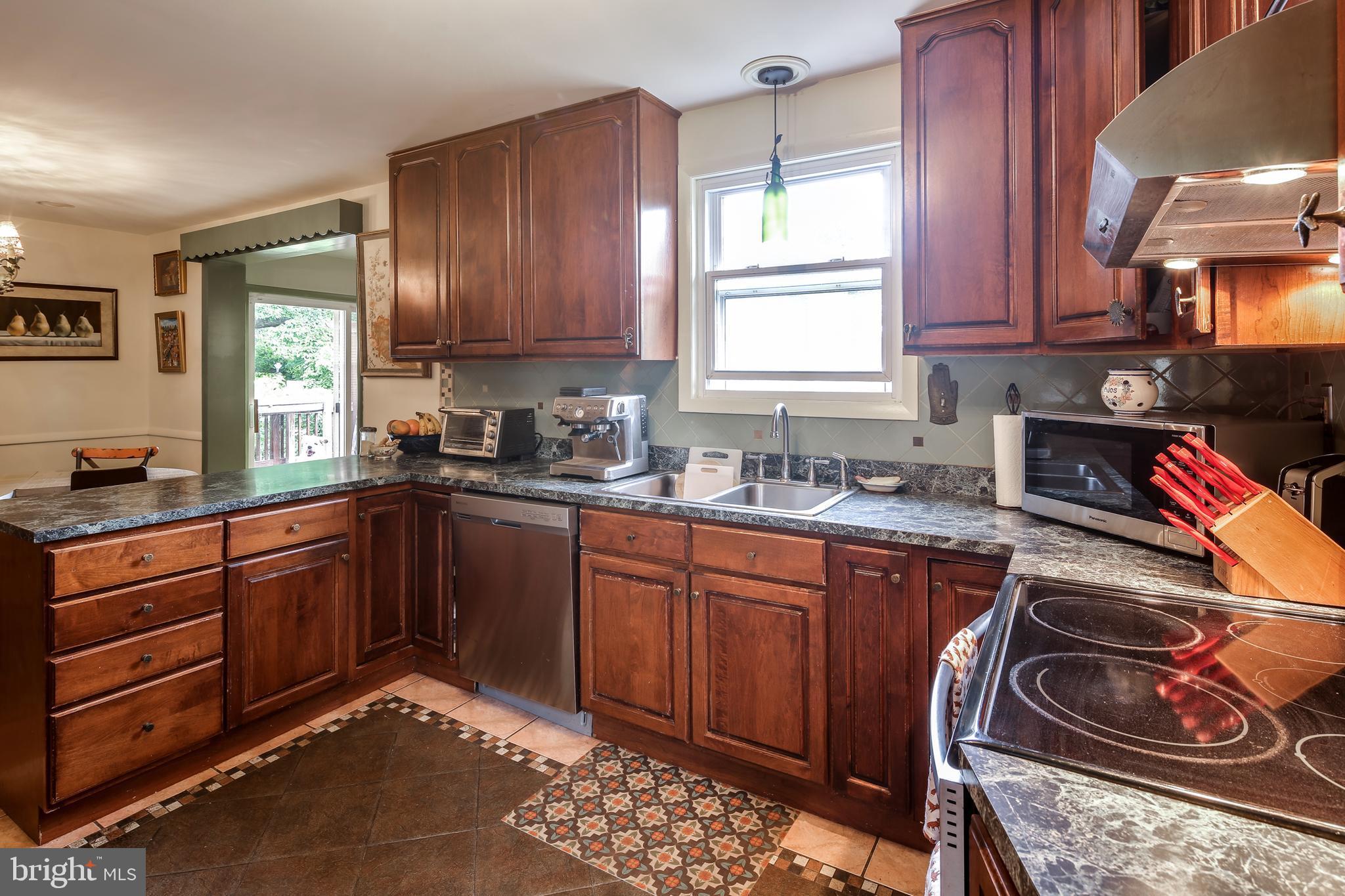 1333 Heather Hill Road Baltimore, MD 21239 - Photo 24 of 27 Kitchen