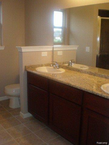22398 Brantingham Road Macomb, MI 48044 - Photo 21 of 33 20 Main Bath.jpg