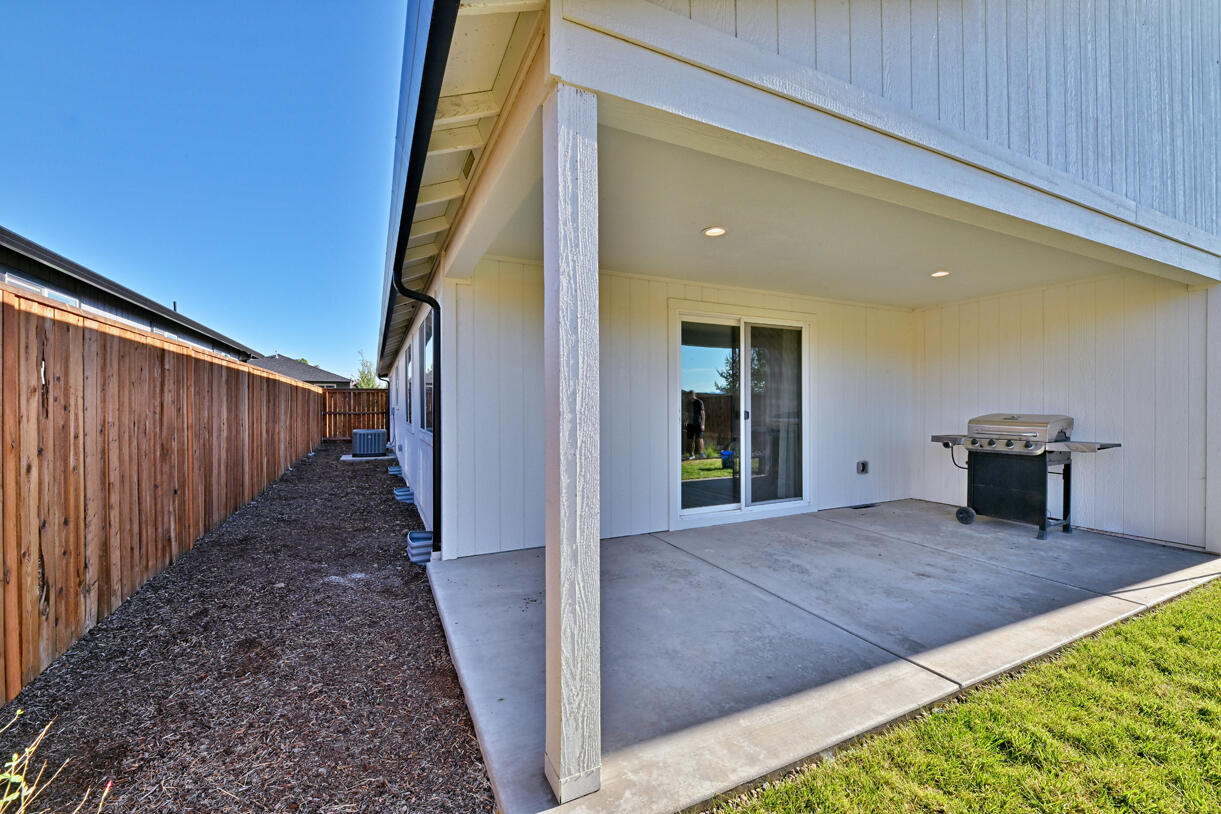 700 Nottingham Terrace Eagle Point, OR 97524 - Photo 25 of 30 25