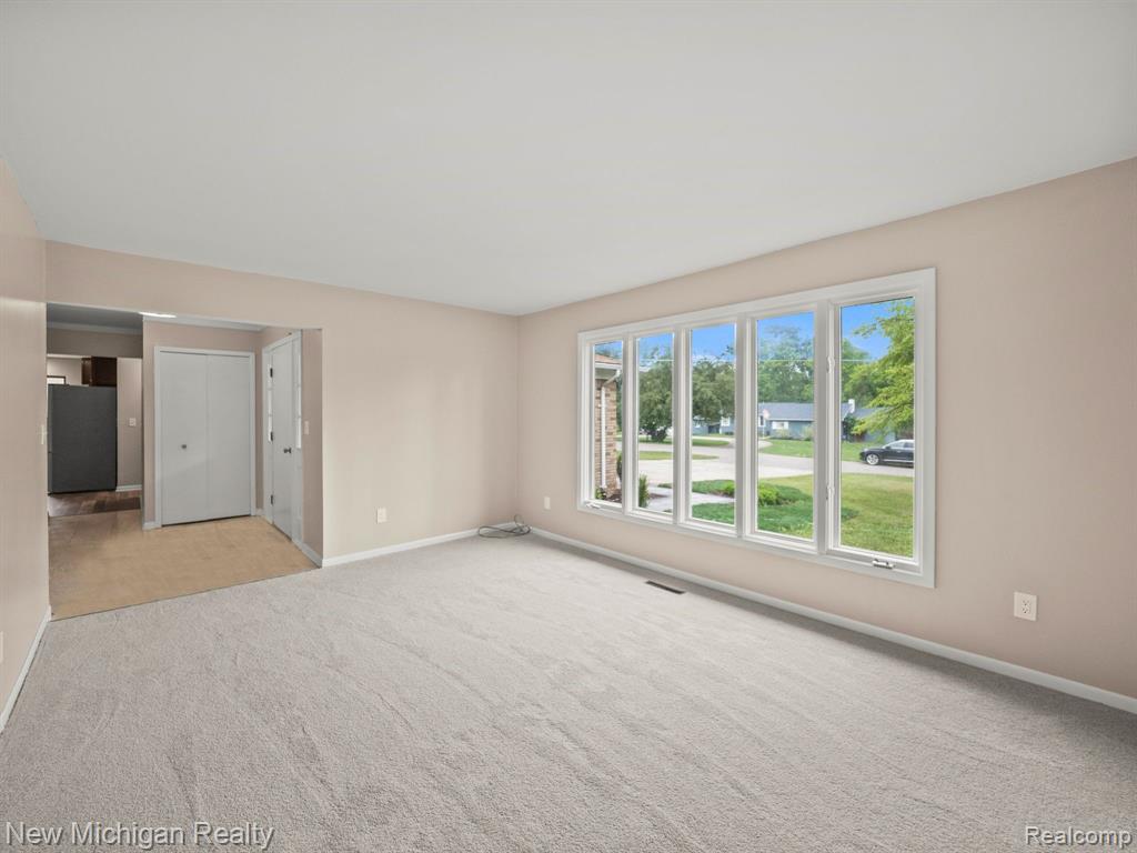 29617 Geraldine Road Farmington Hills, MI 48336 - Photo 6 of 25
