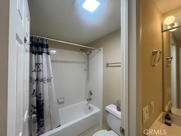 $398,000 | 5837 Oak Bend Lane, Unit 311, Oak Park, CA 91377