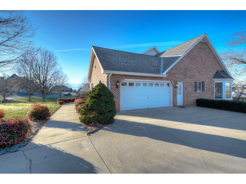 155 Appian Way Greeneville, TN 37745 - Photo 3 of 31 2 car garage
