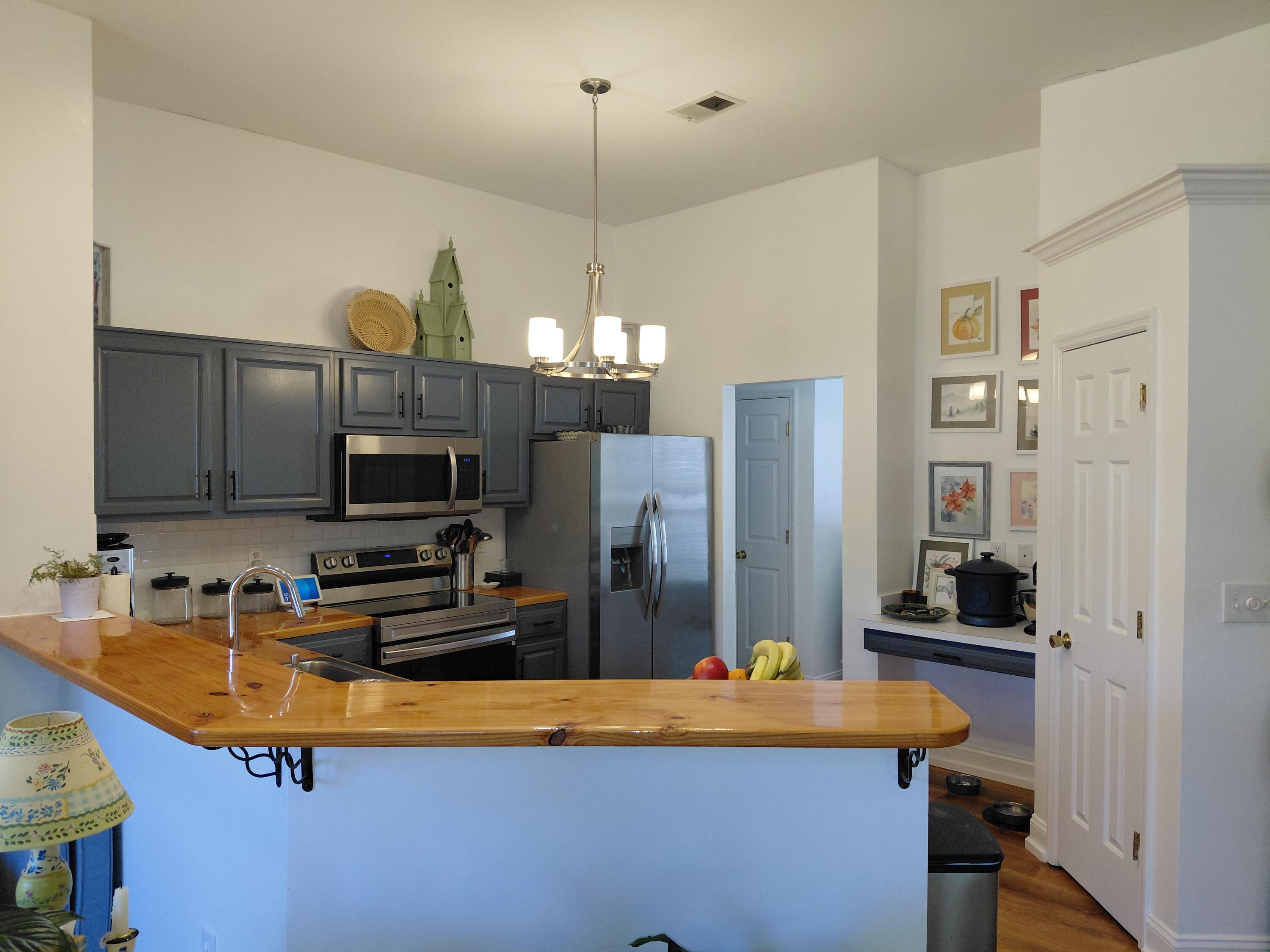 113 Historic Drive Mount Pleasant, SC 29464 - Photo 5 of 32 kitchen w desk