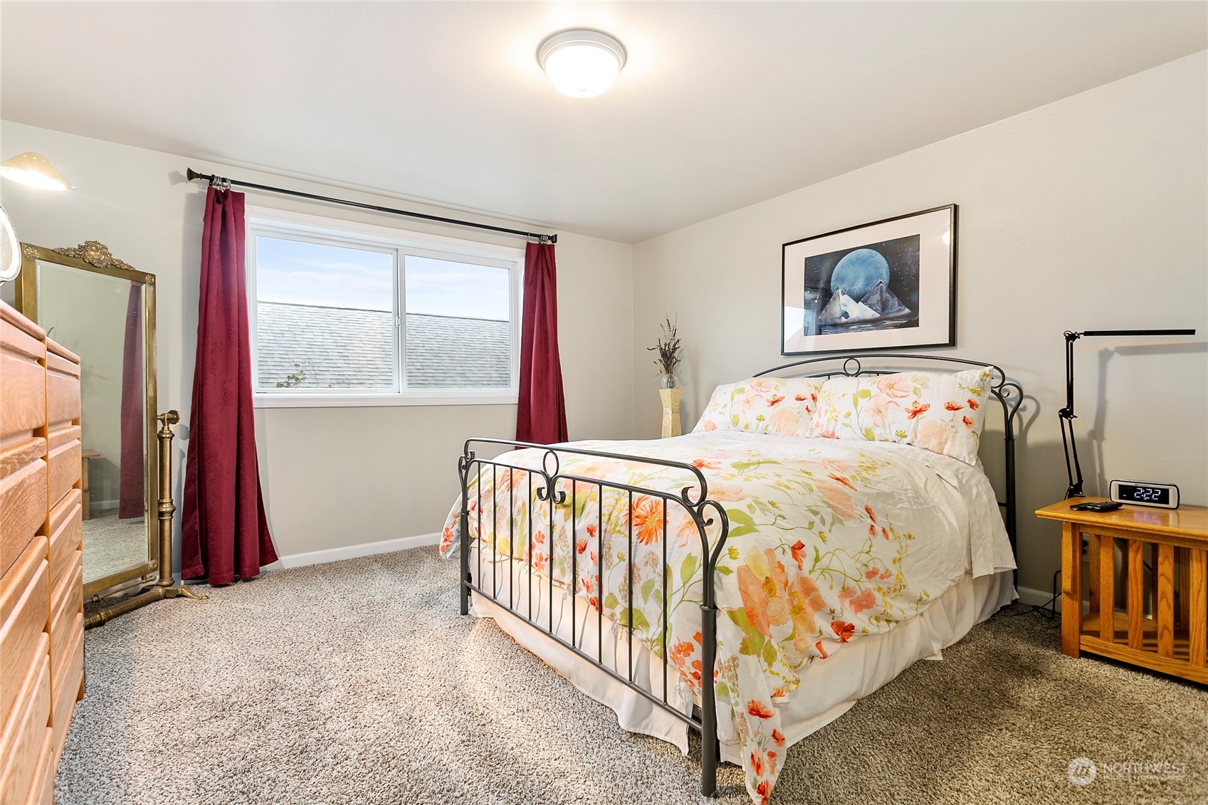 107 Fairside Drive, Unit 25 Lynden, WA 98264 - Photo 15 of 29 a bedroom with a bed and a window