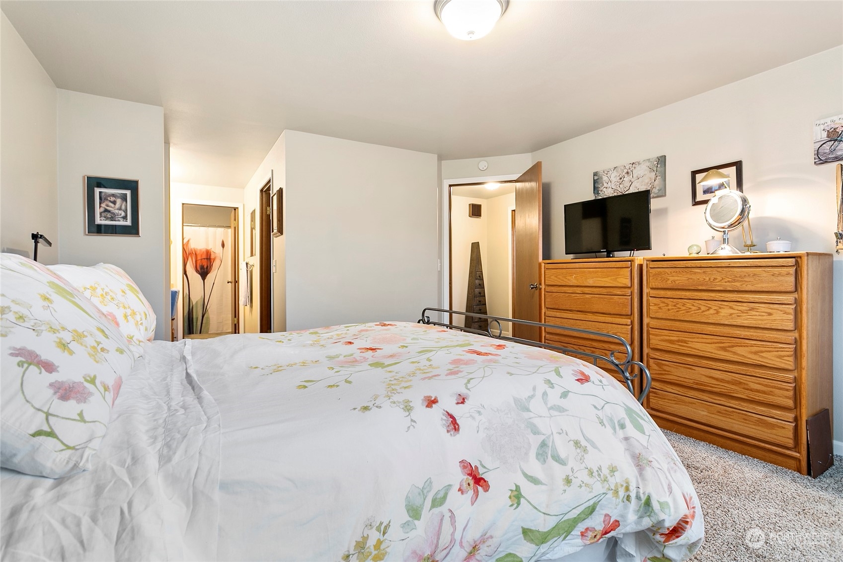 107 Fairside Drive, Unit 25 Lynden, WA 98264 - Photo 17 of 29 a bedroom with a bed and a flat screen tv