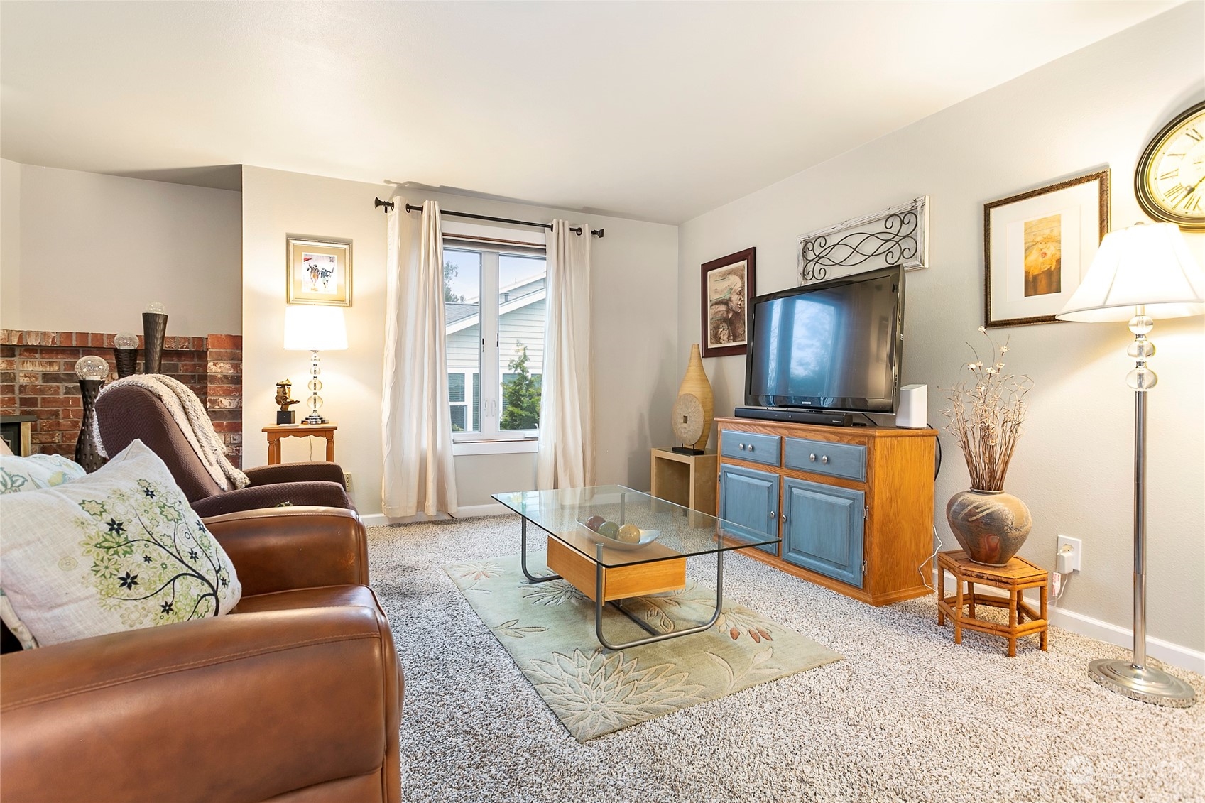 107 Fairside Drive, Unit 25 Lynden, WA 98264 - Photo 7 of 29 a living room with furniture and a flat screen tv