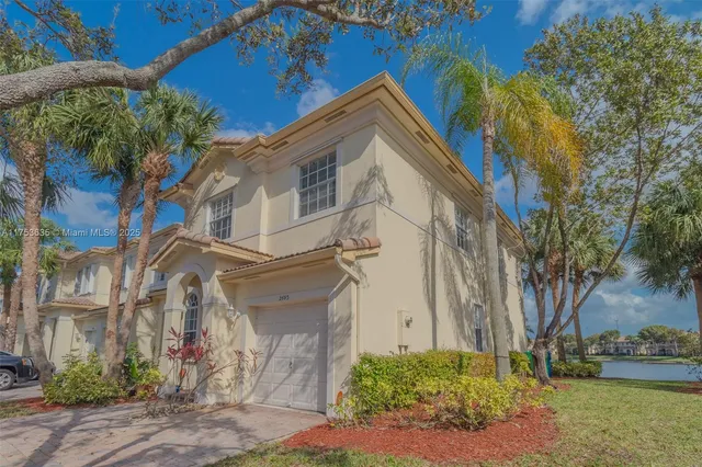 a view of a house with a yard