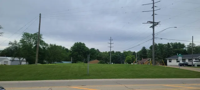 a view of a yard with a table and chairs