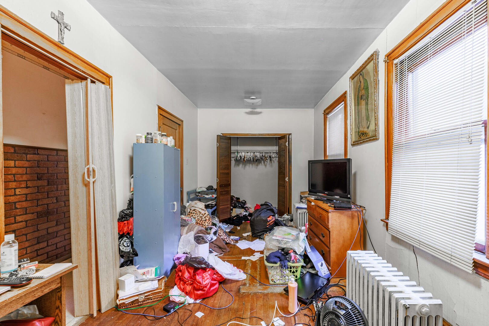 4941 South Kolin Avenue Chicago, IL 60632 - Photo 7 of 17 a view of a livingroom with workspace and a window