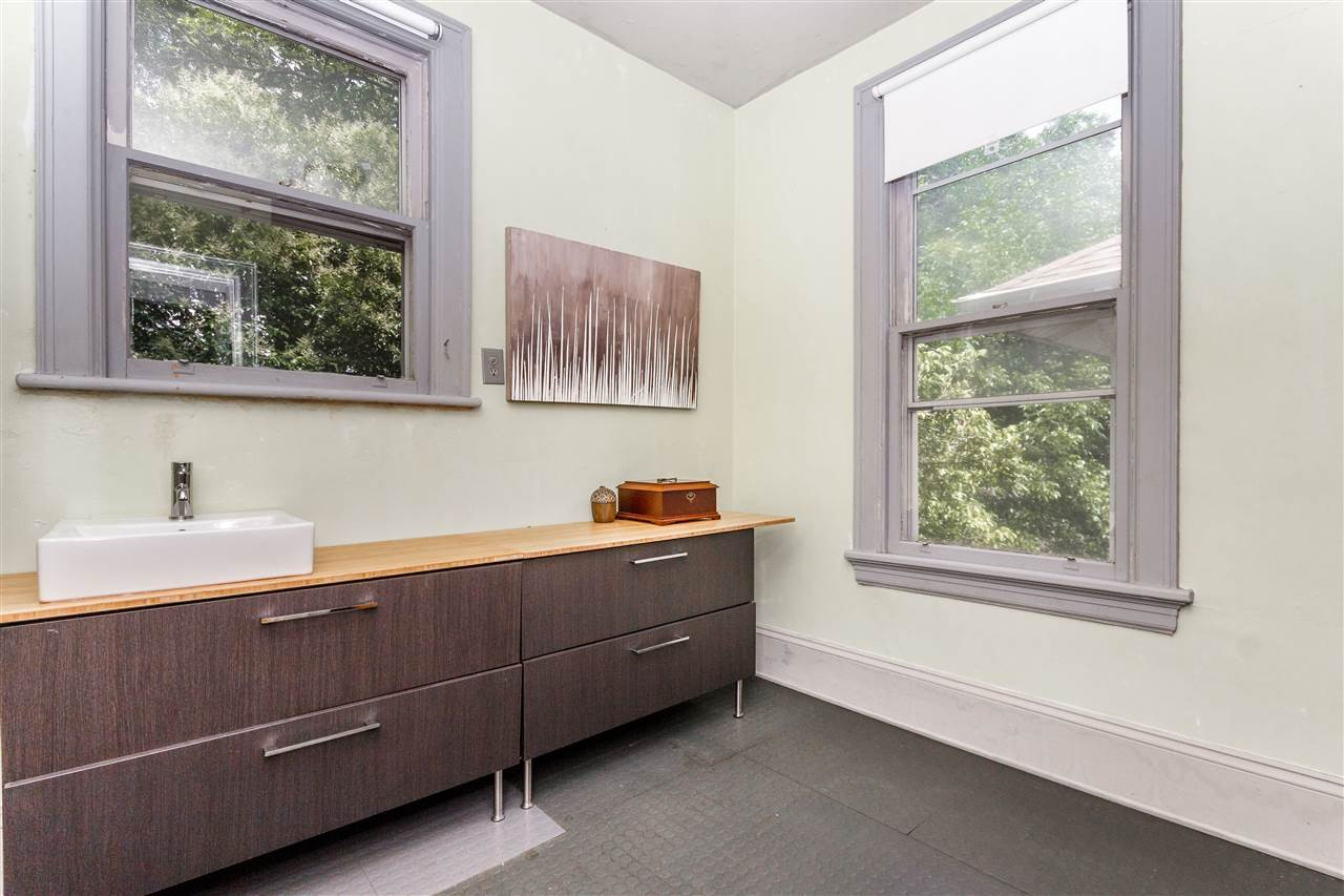 2200 Hope Street Raleigh, NC 27607 - Photo 10 of 25 a room with a window