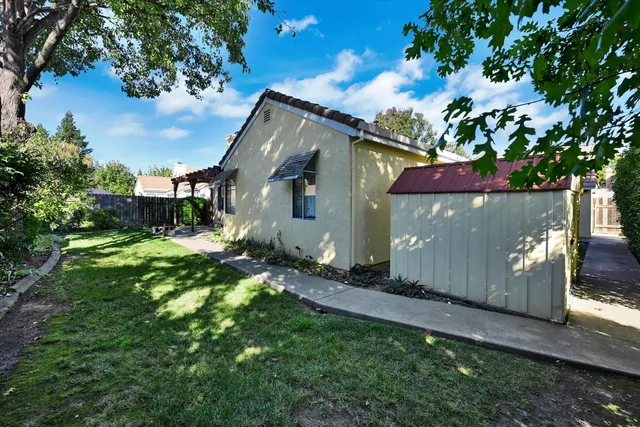 a view of a back yard of the house