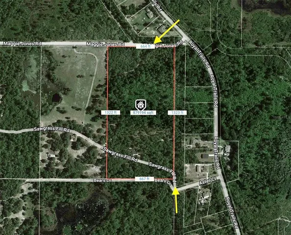 a view of a livingroom with an empty space