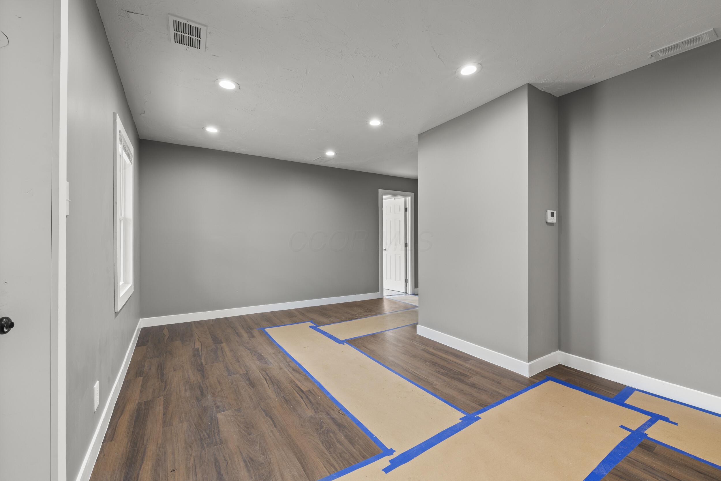 1257 Moler Road Columbus, OH 43207 - Photo 7 of 19 7_living room 01